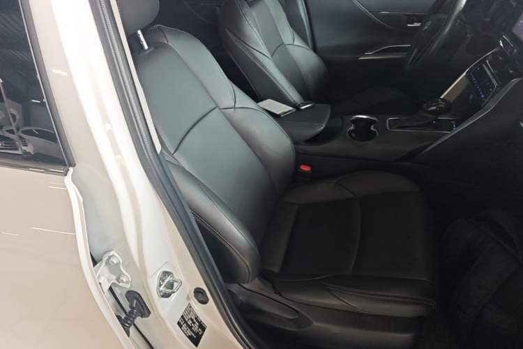 Used Toyota Harrier 2022 2.0L CVT Two-Wheel Drive Entry Version Right Front Seat
