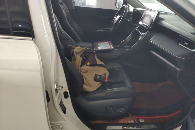 Used Toyota Harrier 2022 2.0L CVT Two-Wheel Drive Luxury Edition Right Front Seat
