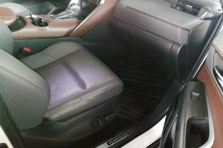 Used Toyota Harrier 2022 Dual-Engine 2.5L CVT Two-Wheel Drive Luxury Edition Right Front Seat