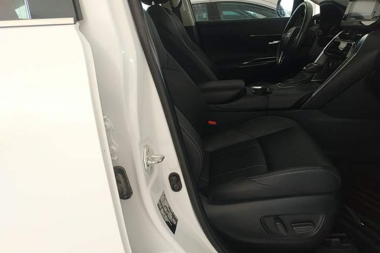 Used Toyota Harrier 2022 2.0L CVT Two-Wheel Drive Luxury Edition Right Front Seat