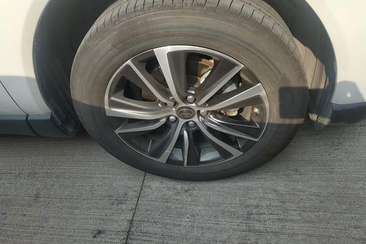 Used Toyota Harrier 2022 2.0L CVT Two-Wheel Drive Luxury Edition Right Front Wheel Hub