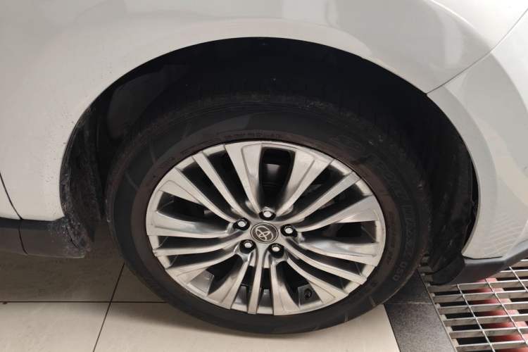 Used Toyota Harrier 2022 Dual-Engine 2.5L CVT Four-Wheel Drive Luxury Edition Right Front Wheel Hub