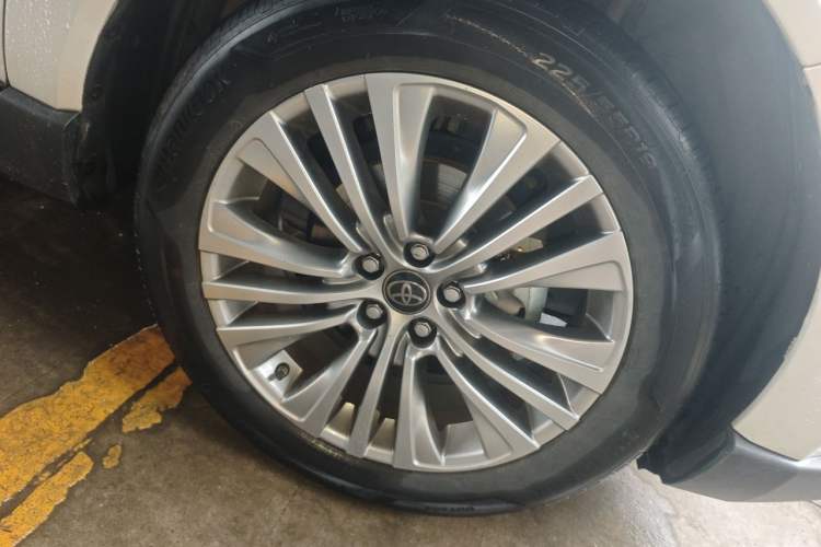 Used Toyota Harrier 2022 2.0L CVT Two-Wheel Drive Deluxe Edition Right Front Wheel Hub