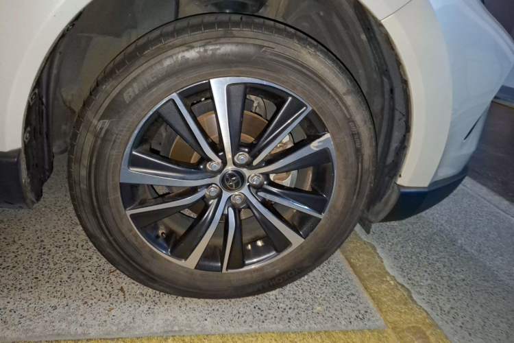 Used Toyota Harrier 2022 2.0L CVT Two-Wheel Drive Luxury Edition Right Front Wheel Hub