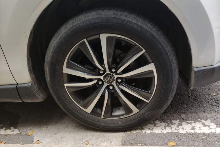 Used Toyota Harrier 2022 2.0L CVT Two-Wheel Drive Luxury Edition Right Front Wheel Hub