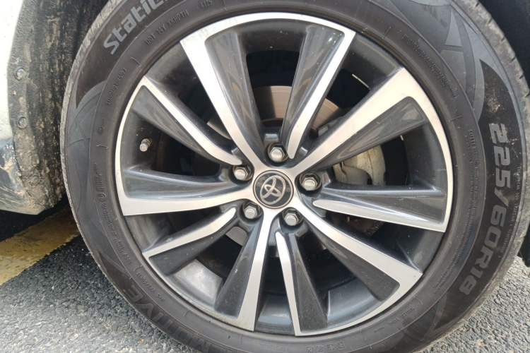 Used Toyota Harrier 2022 Dual-Engine 2.5L CVT Two-Wheel Drive Luxury Edition Right Front Wheel Hub