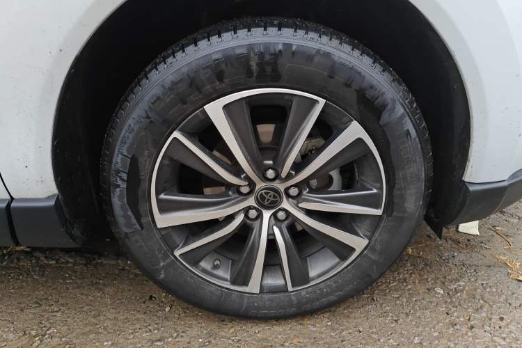 Used Toyota Harrier 2022 Dual-Engine 2.5L CVT Two-Wheel Drive Luxury Edition Right Front Wheel Hub