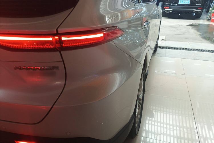 Used Toyota Harrier 2022 Dual-Engine 2.5L CVT Four-Wheel Drive Luxury Edition Right Rear Taillight