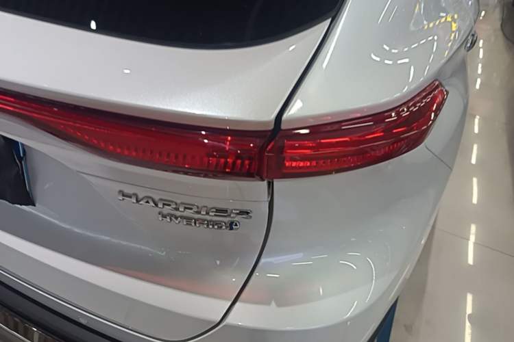 Used Toyota Harrier 2022 Dual-Engine 2.5L CVT Four-Wheel Drive Luxury Edition Right Rear Taillight