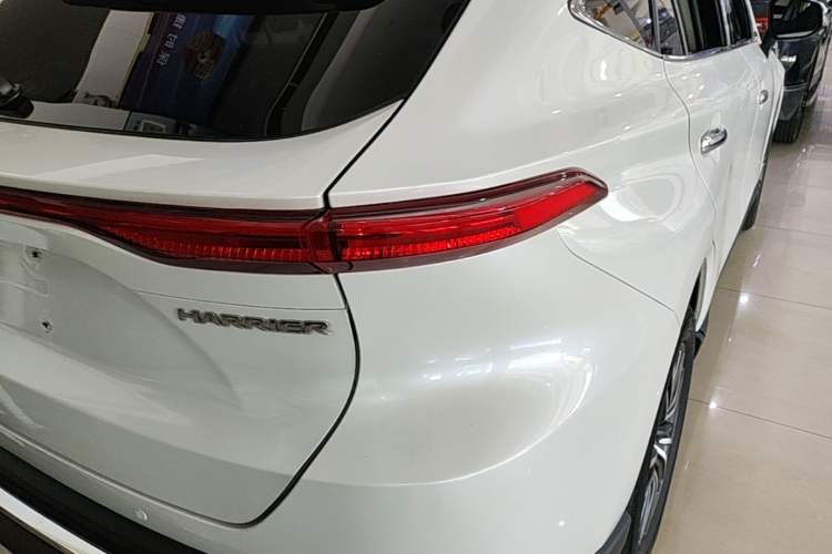 Used Toyota Harrier 2022 2.0L CVT Two-Wheel Drive Luxury Edition Right Rear Taillight