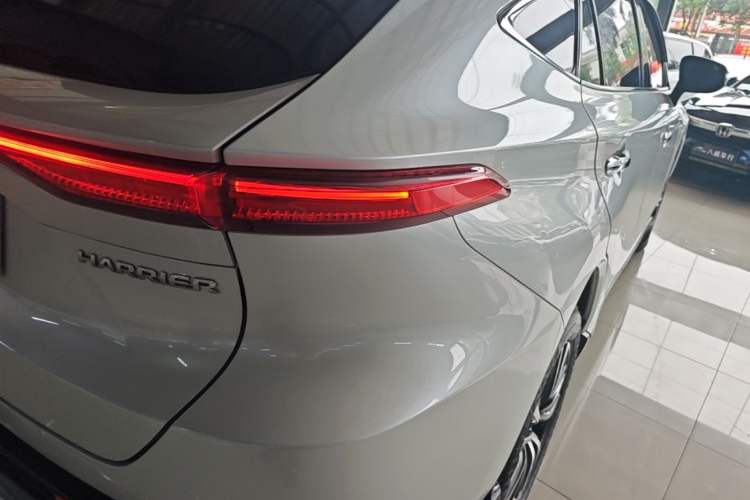 Used Toyota Harrier 2022 2.0L CVT Two-Wheel Drive Entry Version Right Rear Taillight