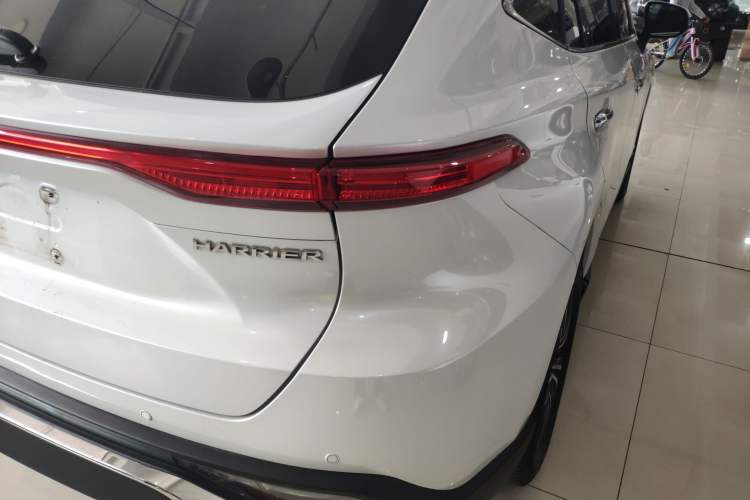 Used Toyota Harrier 2022 2.0L CVT Two-Wheel Drive Luxury Edition Right Rear Taillight