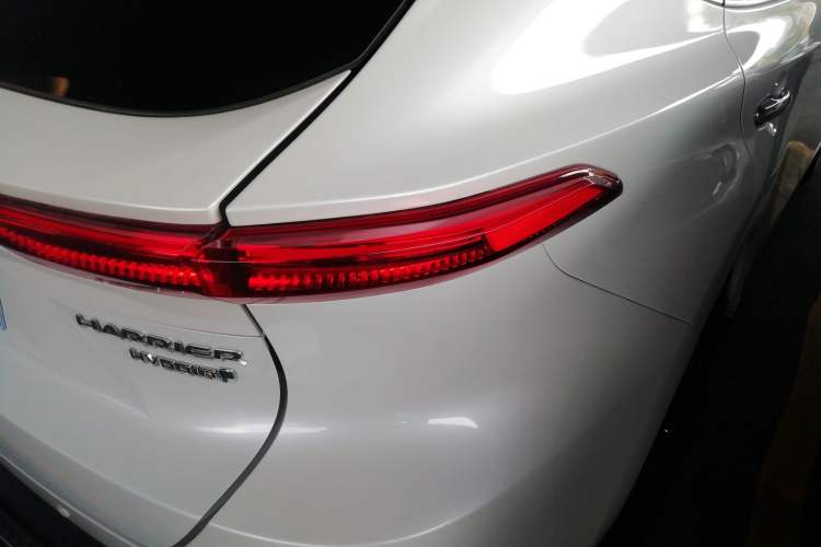 Used Toyota Harrier 2022 Dual-Engine 2.5L CVT Two-Wheel Drive Luxury Edition Right Rear Taillight