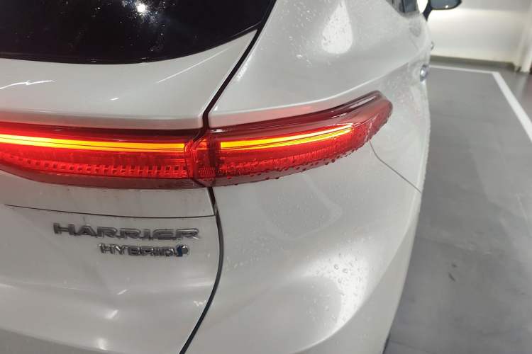 Used Toyota Harrier 2022 Dual-Engine 2.5L CVT Four-Wheel Drive Luxury Edition Right Rear Taillight