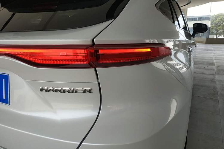 Used Toyota Harrier 2022 2.0L CVT Two-Wheel Drive Luxury Edition Right Rear Taillight