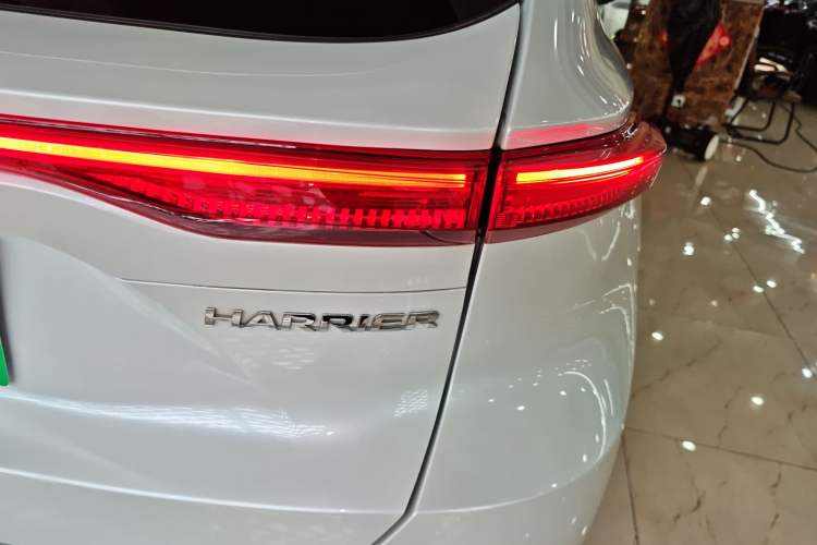 Used Toyota Harrier 2022 2.0L CVT Two-Wheel Drive Deluxe Edition Right Rear Taillight