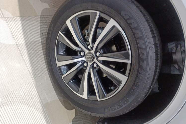 Used Toyota Harrier 2022 Dual-Engine 2.5L CVT Two-Wheel Drive Luxury Edition Right Rear Wheel Hub
