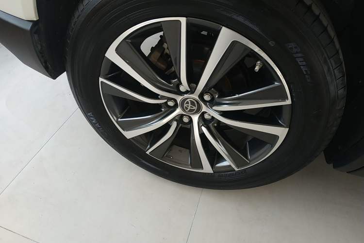 Used Toyota Harrier 2022 2.0L CVT Two-Wheel Drive Luxury Edition Right Rear Wheel Hub