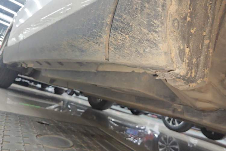 Used Toyota Harrier 2022 2.0L CVT Two-Wheel Drive Deluxe Edition Right Side Sill