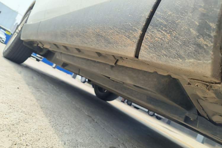 Used Toyota Harrier 2022 2.0L CVT Two-Wheel Drive Deluxe Edition Right Side Sill