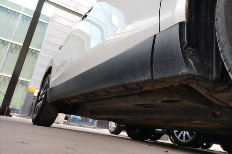 Used Toyota Harrier 2022 2.0L CVT Two-Wheel Drive Entry Version Right Side Sill