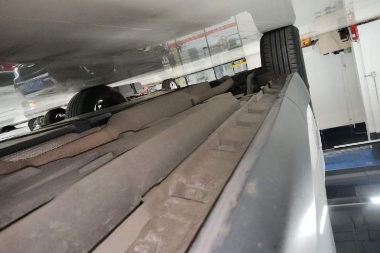 Used Toyota Harrier 2022 Dual-Engine 2.5L CVT Four-Wheel Drive Luxury Edition Right Side Sill