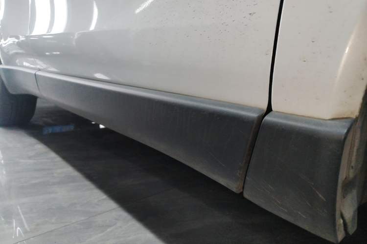 Used Toyota Harrier 2022 Dual-Engine 2.5L CVT Four-Wheel Drive Flagship Edition Right Side Sill