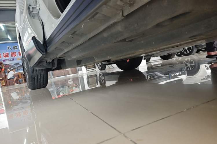 Used Toyota Harrier 2022 2.0L CVT Two-Wheel Drive Entry Version Right Side Sill