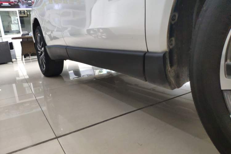 Used Toyota Harrier 2022 2.0L CVT Two-Wheel Drive Luxury Edition Right Side Sill
