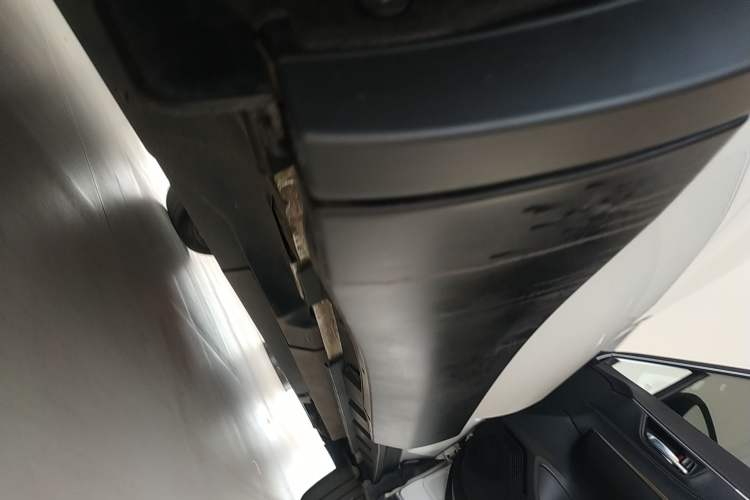 Used Toyota Harrier 2022 2.0L CVT Two-Wheel Drive Luxury Edition Right Side Sill