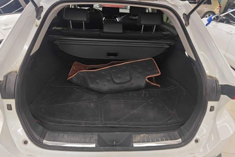 Used Toyota Harrier 2022 2.0L CVT Two-Wheel Drive Deluxe Edition Trunk