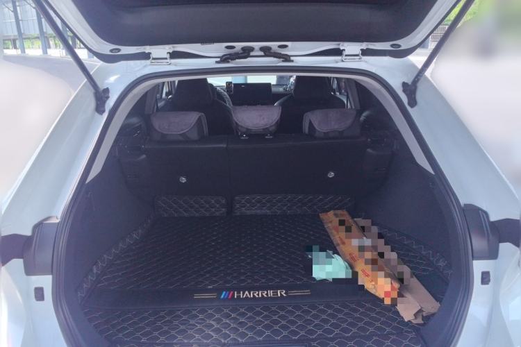 Used Toyota Harrier 2022 2.0L CVT Two-Wheel Drive Deluxe Edition Trunk