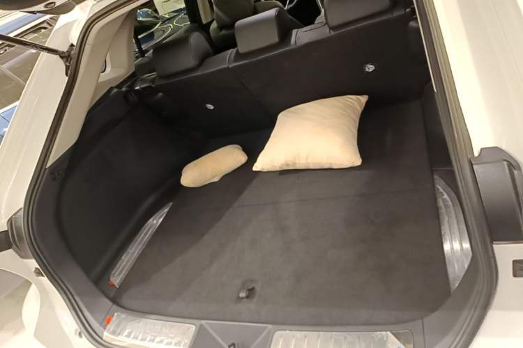 Used Toyota Harrier 2022 2.0L CVT Two-Wheel Drive Deluxe Edition Trunk