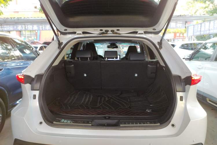 Used Toyota Harrier 2022 2.0L CVT Two-Wheel Drive Deluxe Edition Trunk