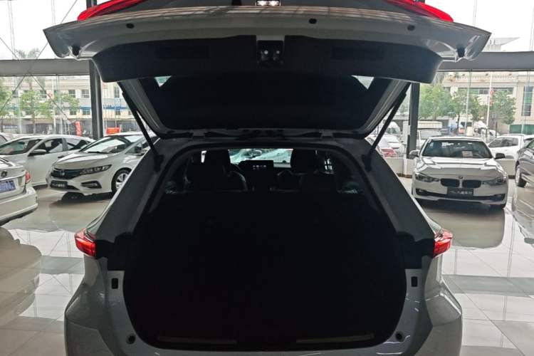 Used Toyota Harrier 2022 2.0L CVT Two-Wheel Drive Entry Version Trunk