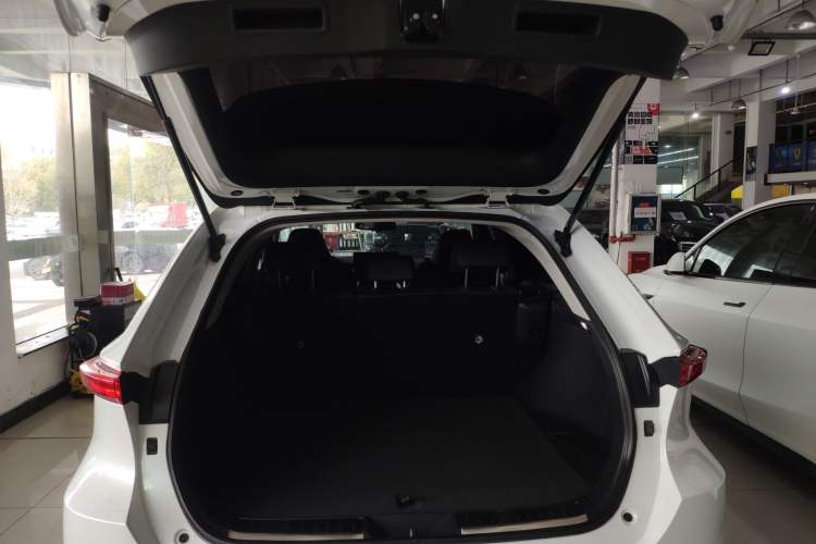 Used Toyota Harrier 2022 2.0L CVT Two-Wheel Drive Luxury Edition Trunk