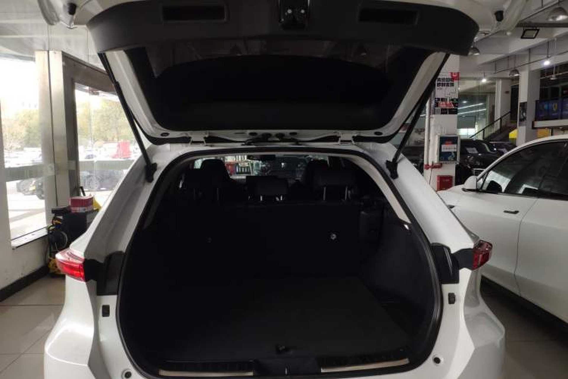 Used Toyota Harrier 2022 2.0L CVT Two-Wheel Drive Luxury Edition Trunk