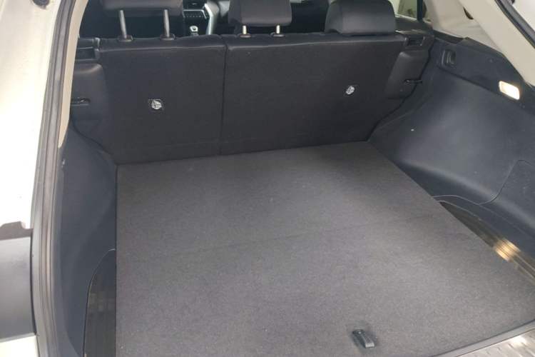 Used Toyota Harrier 2022 2.0L CVT Two-Wheel Drive Deluxe Edition Trunk