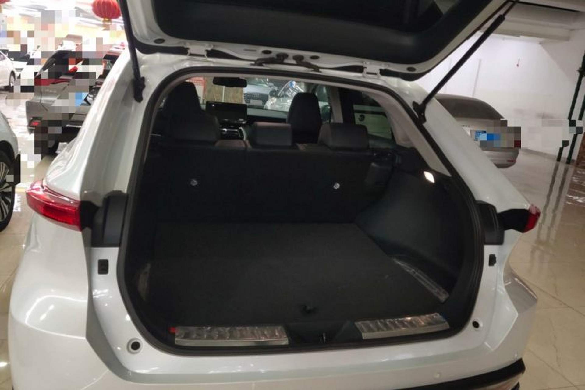 Used Toyota Harrier 2022 2.0L CVT Two-Wheel Drive Deluxe Edition Trunk