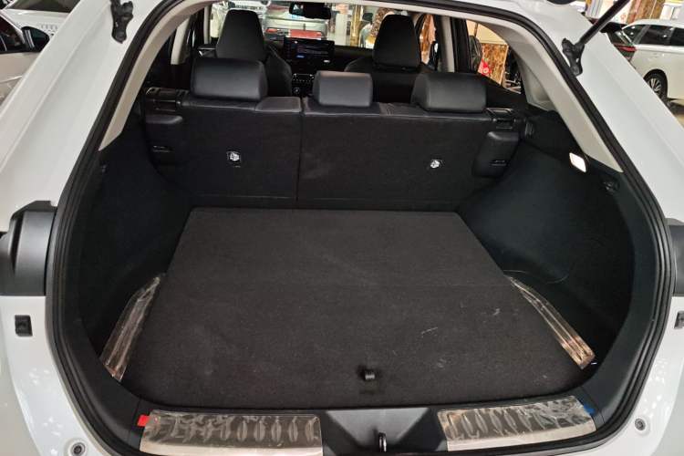 Used Toyota Harrier 2022 2.0L CVT Two-Wheel Drive Deluxe Edition Trunk