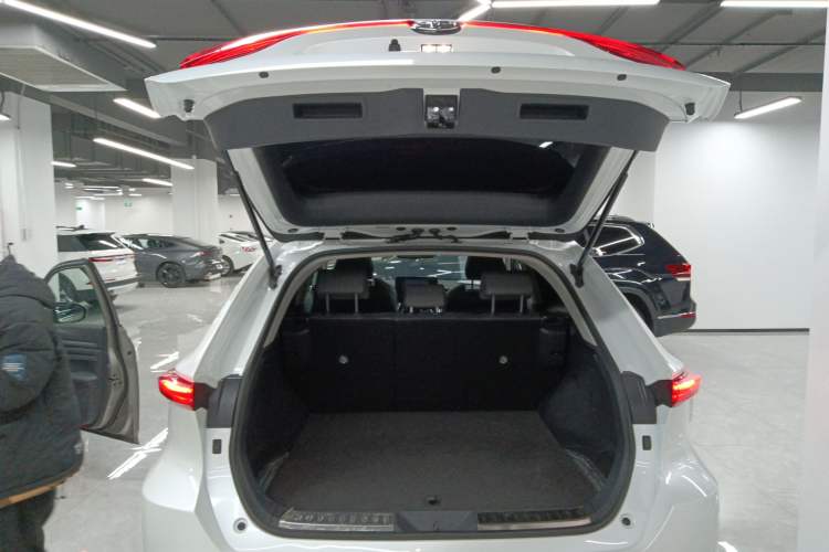 Used Toyota Harrier 2022 2.0L CVT Two-Wheel Drive Luxury Edition Trunk