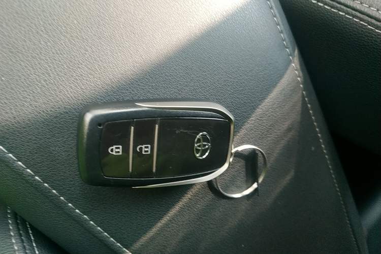 Used Toyota Harrier 2022 2.0L CVT Two-Wheel Drive Luxury Edition Vehicle Key