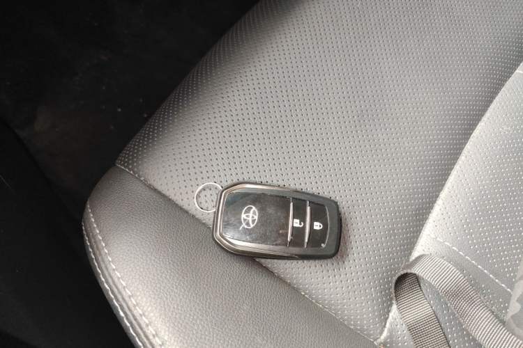 Used Toyota Harrier 2022 Dual-Engine 2.5L CVT Four-Wheel Drive Luxury Edition Vehicle Key