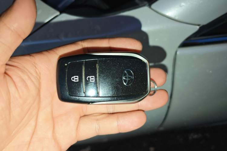 Used Toyota Harrier 2022 2.0L CVT Two-Wheel Drive Luxury Edition Vehicle Key