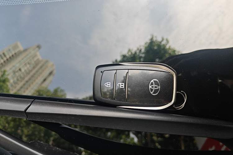 Used Toyota Harrier 2022 2.0L CVT Two-Wheel Drive Deluxe Edition Vehicle Key