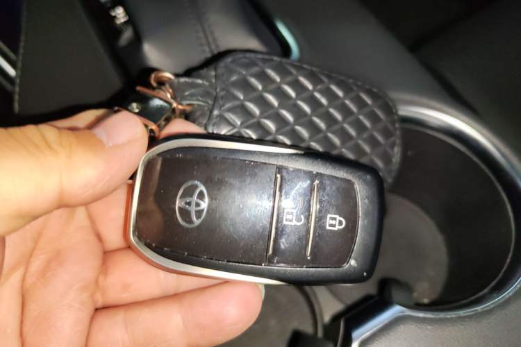 Used Toyota Harrier 2022 2.0L CVT Two-Wheel Drive Deluxe Edition Vehicle Key