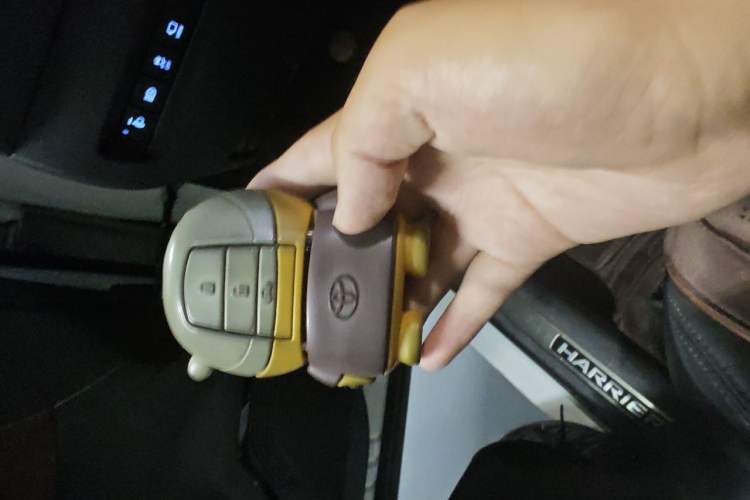 Used Toyota Harrier 2022 2.0L CVT Two-Wheel Drive Deluxe Edition Vehicle Key