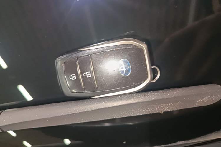 Used Toyota Harrier 2022 Dual-Engine 2.5L CVT Four-Wheel Drive Luxury Edition Vehicle Key