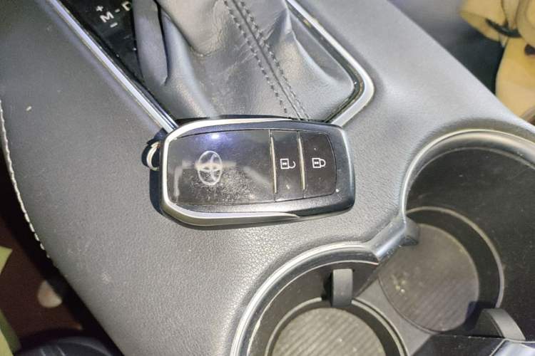 Used Toyota Harrier 2022 2.0L CVT Two-Wheel Drive Luxury Edition Vehicle Key