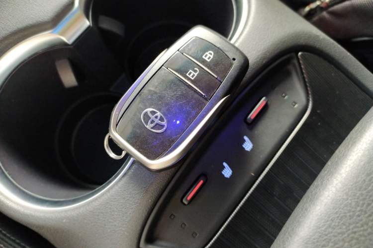 Used Toyota Harrier 2022 2.0L CVT Two-Wheel Drive Deluxe Edition Vehicle Key